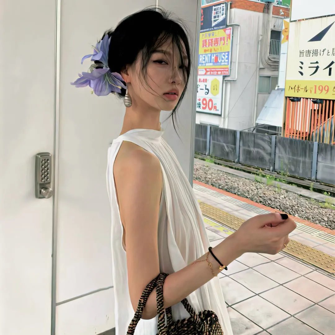 弯刀划破红玫瑰